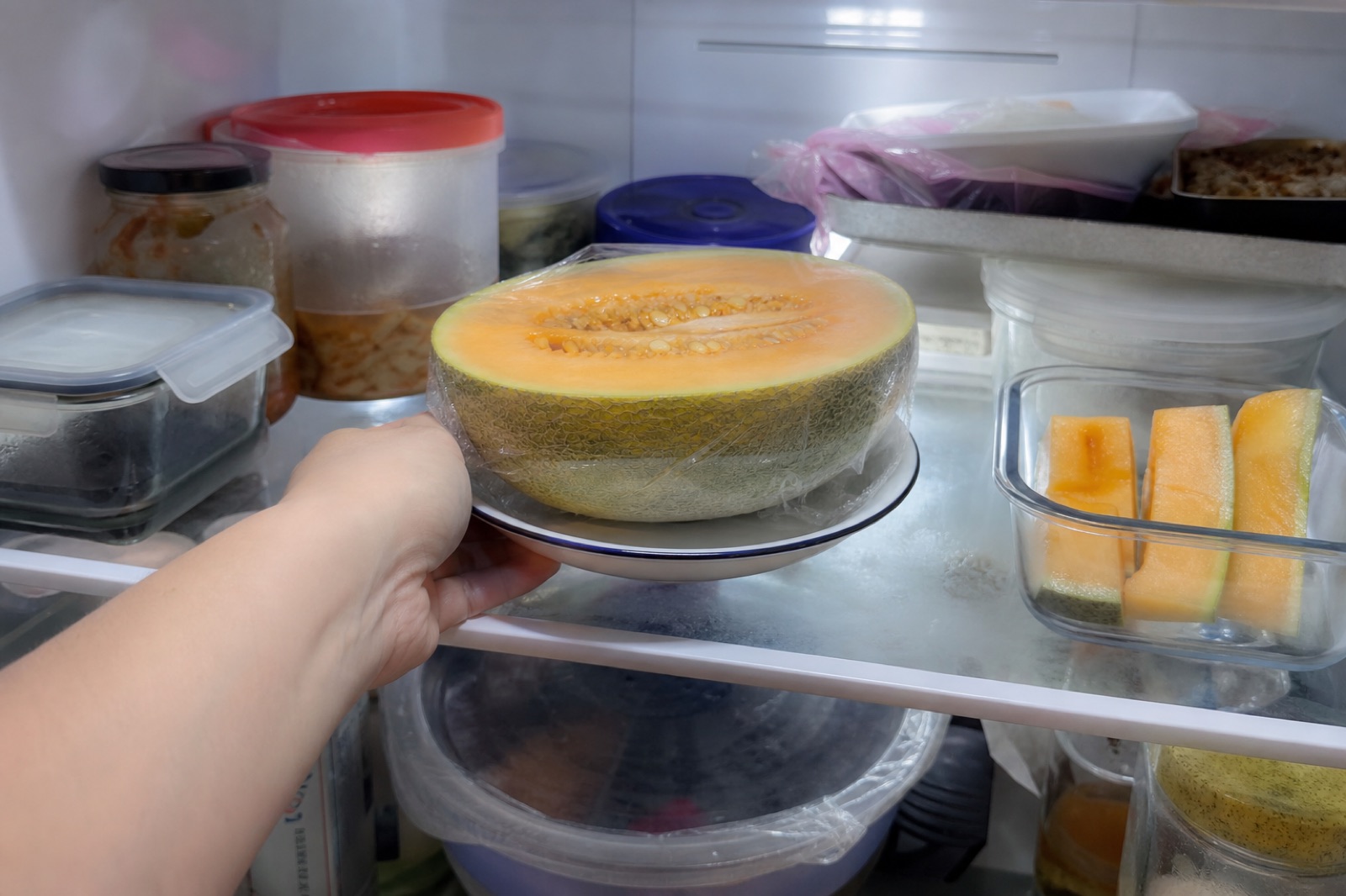 西州蜜25號半瓜與切件放在雪櫃保存